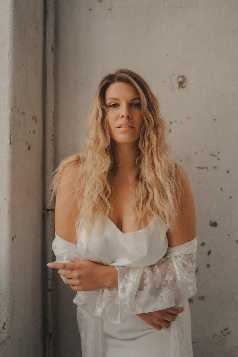 HAIR/MAKEUP - COLLECTION MAISON MAELIE - CREDIT: COCOEGIA