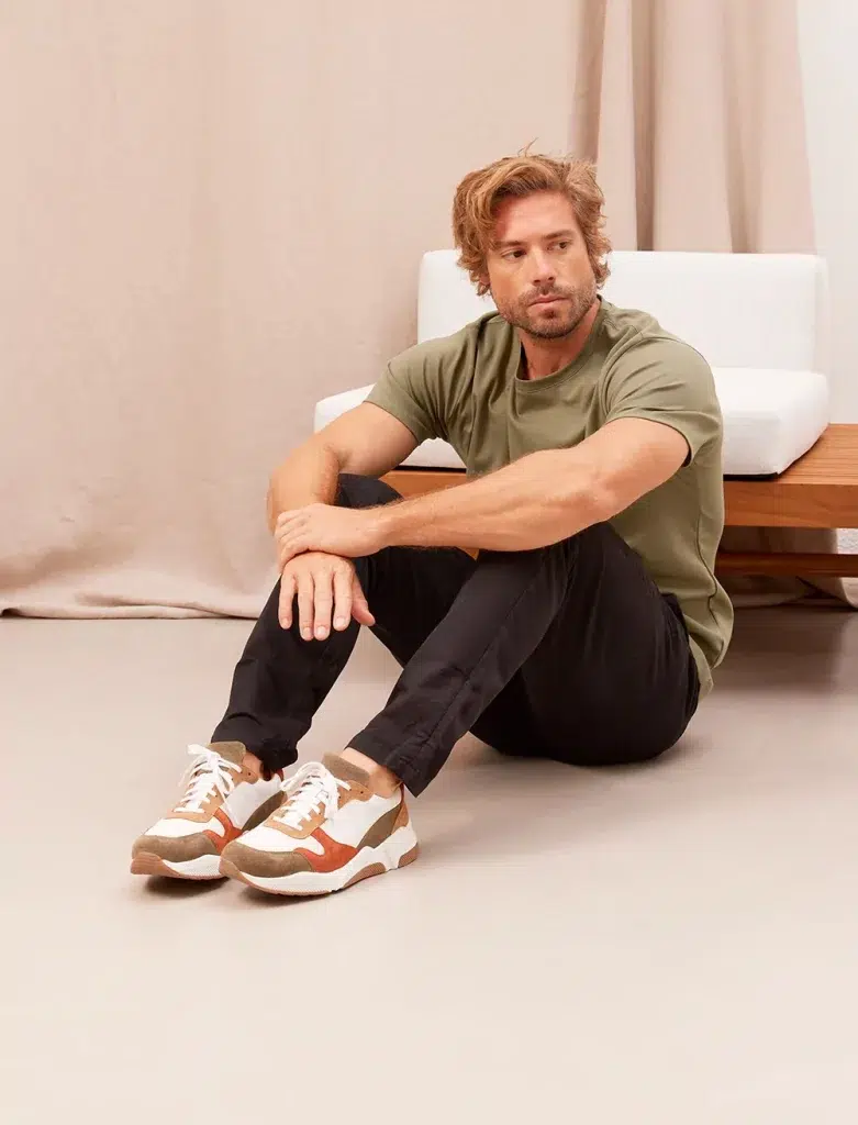 Maquilleuse coiffeuse qui fait du grooming homme pour des interviews shootings photos plateau TV secteur -Lyon- Grenoble -Chambery Annecy -Genève