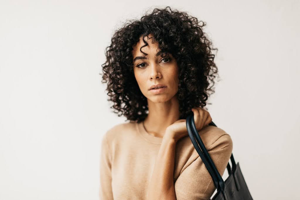 Maquilleuse-coiffeuse-Lyon- shooting-studio- quotidien-campagne-marque-pieddebiche-tournage