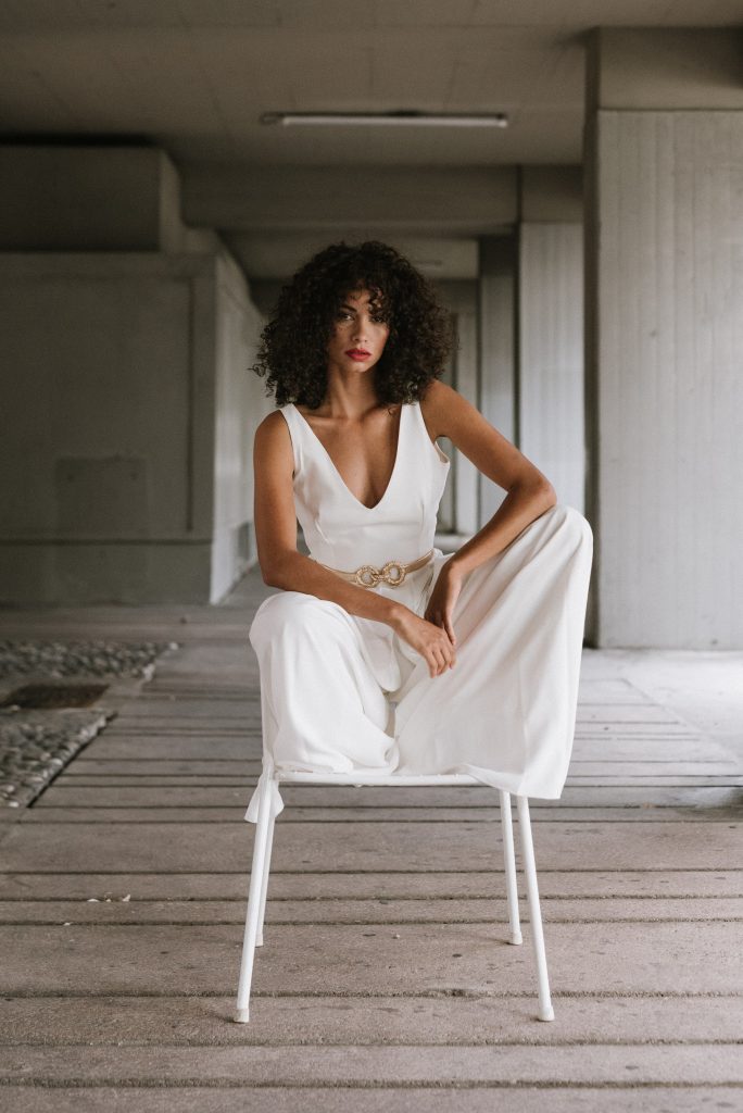 Maquillage et coiffure réalisé par une maquilleuse à Lyon sur une mariée.