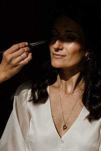 Maquilleuse coiffure qui se déplace à Lyon et Annecy Megève Chamonix Méribel
